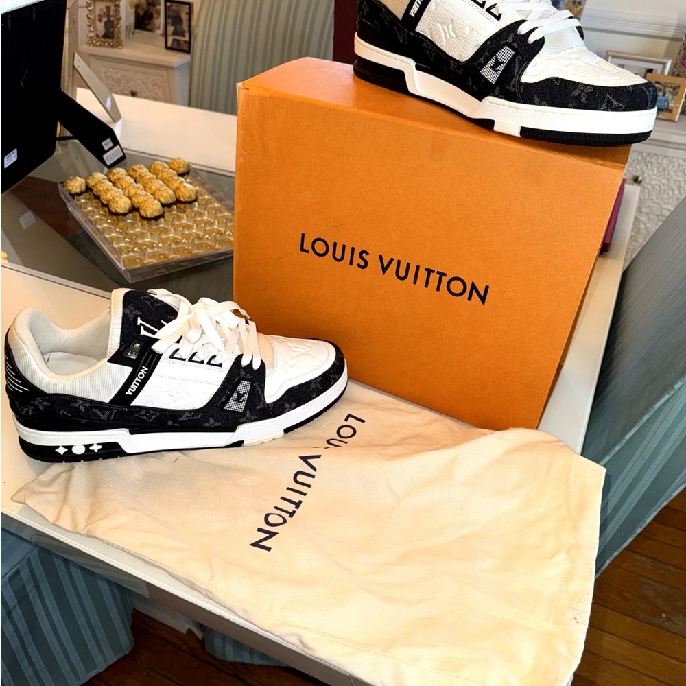 Louis Vuitton Black and White Sporty Sneakers - Picture 2 of 11